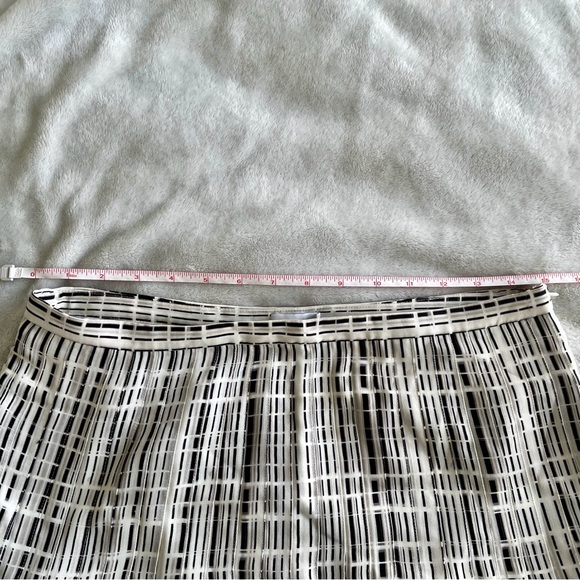 Vince Pleated Skirt - Picture 5 of 7